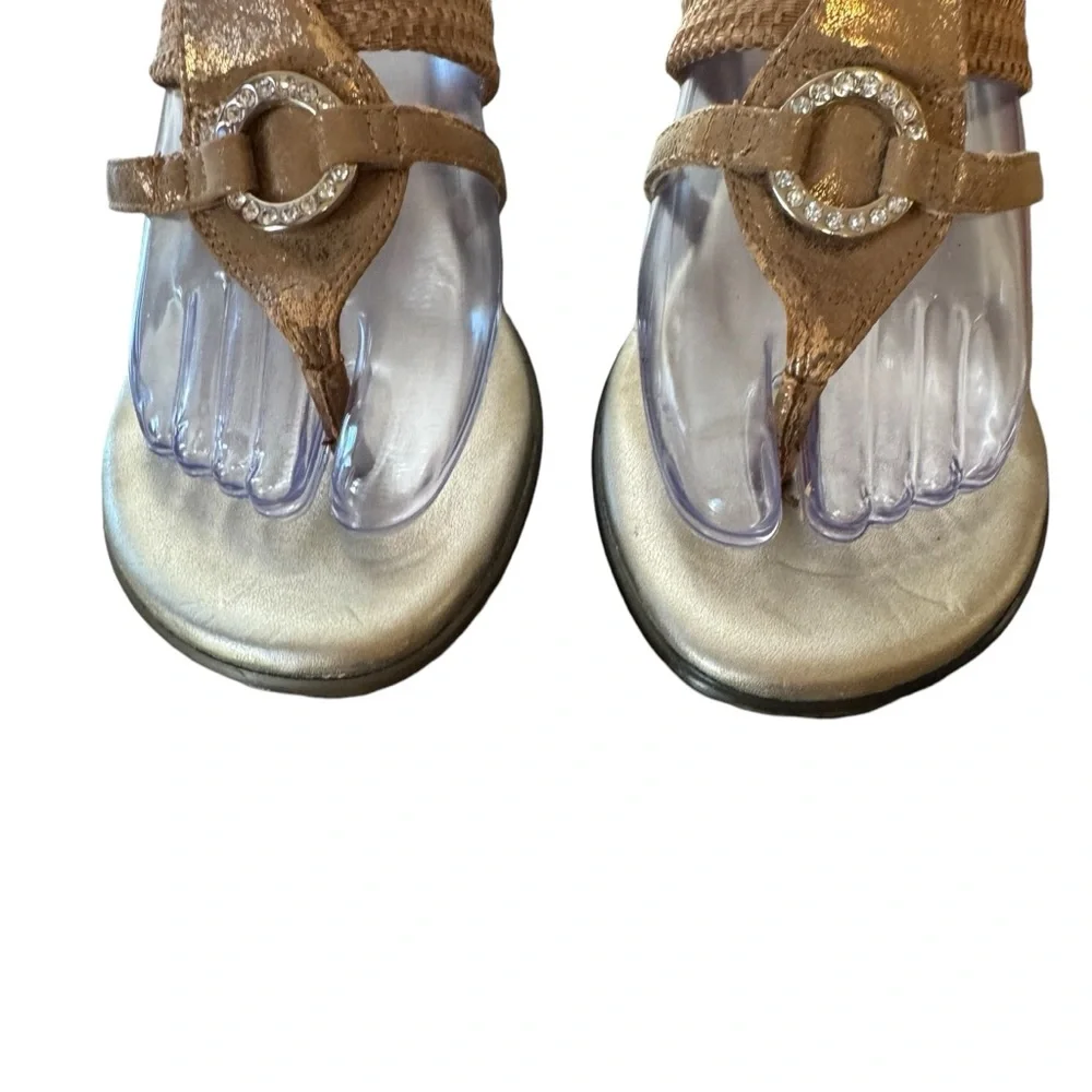 *Women’s White Mountain Size 6.5 Tan “Ripple” Fabric Upper Thong Wedge Sandals